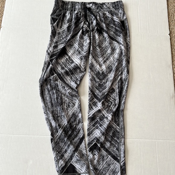 Lululemon Namaskar Pants II Heat Wave 🍁 - Picture 7 of 8